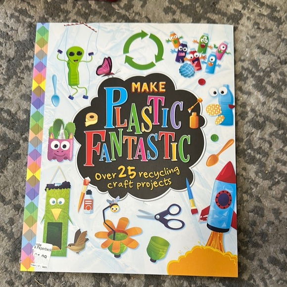 Scholastic Make Plastic Fantastic Craft Book - Picture 1 of 1